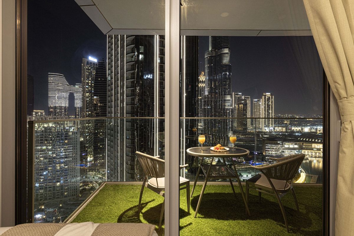 Stunning Burj Khalifa & Fountain view from balcony