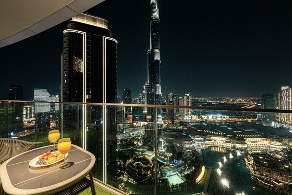 Outdoor dining - NEW |4BR Burj NYE Fireworks View |Opera Grand (Dubai)