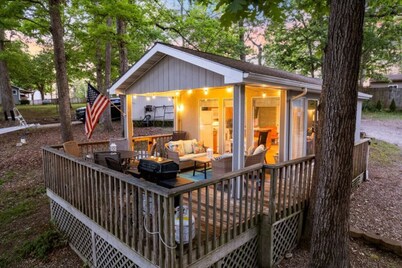 Castaway- Hot Tub, Kayak, Dock & Boat Slip, Grill