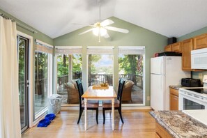 Fridge, oven, stovetop, coffee/tea maker