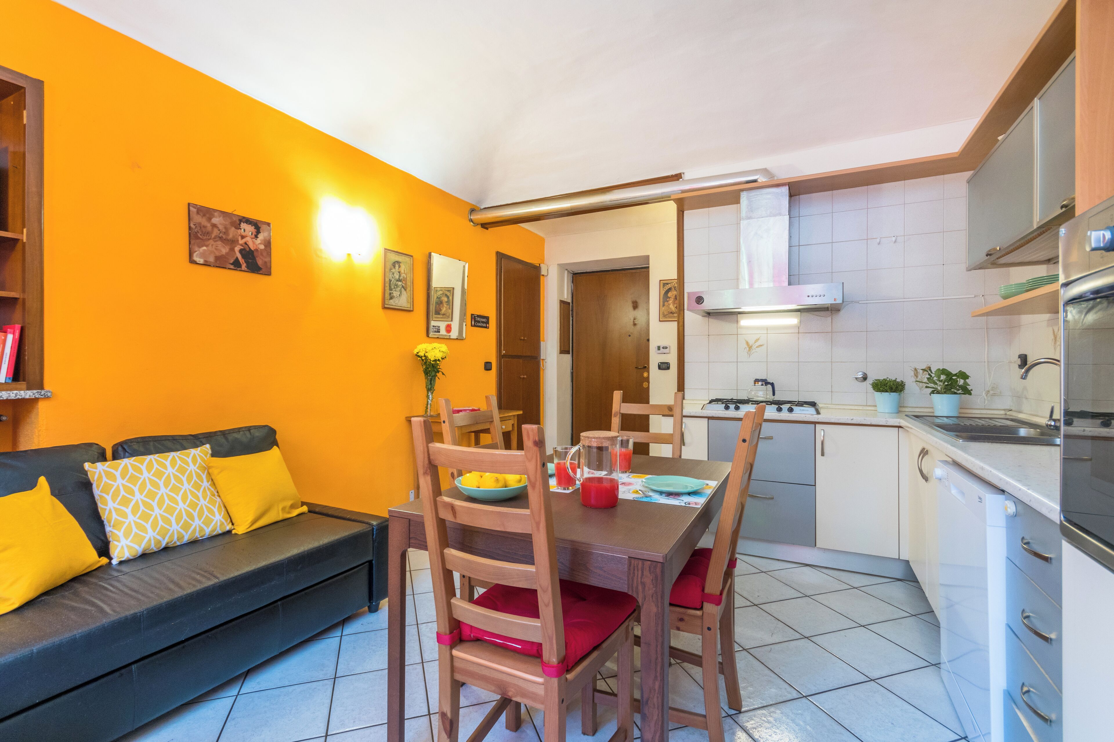 Apartment | Wohnbereich | Fernseher