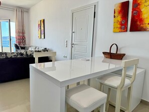 Dining - Blue Deluxe Apartment (Sarandë)