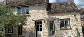 Charmantes Renoviertes Haus in Altem Anwesen mit Privatem Innenhof und Parkplatz