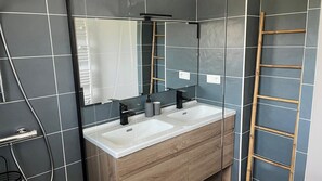 Bathroom - New 3-Bedroom Villa with Pool (Berrias-et-Casteljau)