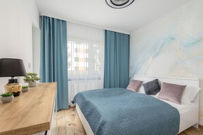 1 bedroom, desk, laptop workspace, bed sheets - Bright Apartment for 4 People by Renters (Dziwnów)
