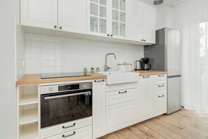 Apartment, 1 Schlafzimmer, Balkon | Eigene Küche | Ofen, Geschirrspüler, Wasserkocher mit Kaffee-/Teezubehör, Wasserkocher