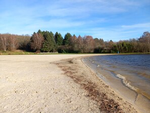 Beach - Heaven's Cottage
In the heart of the Monts de Blond, next to a fishing lake. (Cieux)