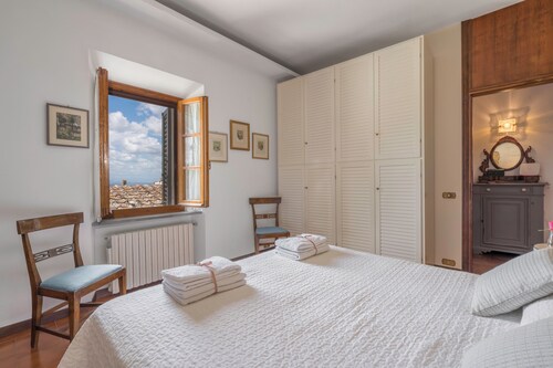 Casa Martina, Piazza Delle Erbe, San Gimignano