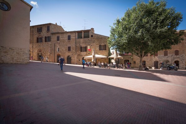Hiking - Casa Martina, Piazza Delle Erbe, San Gimignano (San Gimignano)