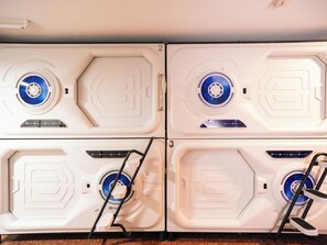 Room | Free WiFi, bed sheets - Just Hostel Capsules (Alicante)