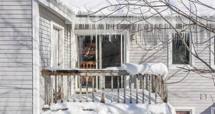 Mountaineer Retreat | Walk to the Lifts @ Mt.Snow!