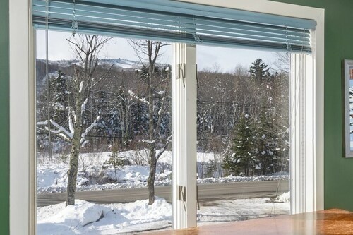 Mountaineer Retreat | Walk to the Lifts @ Mt.Snow!