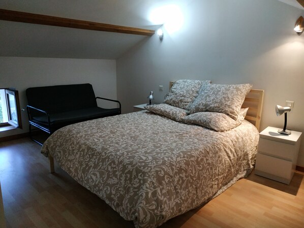 1 chambre, fer et planche à repasser, Wi-Fi, draps fournis