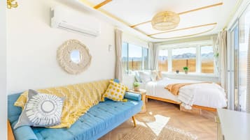 مكتب ومكواة/لوح كي وسرير سفر وواي فاي مجانًا