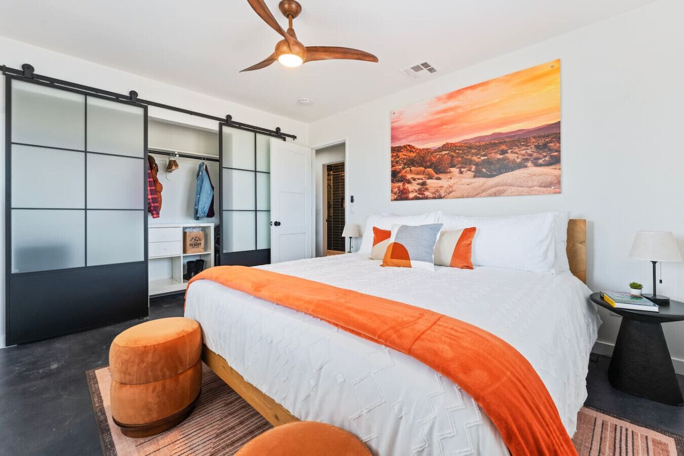 مكتب ومكواة/لوح كي وسرير سفر وواي فاي مجانًا