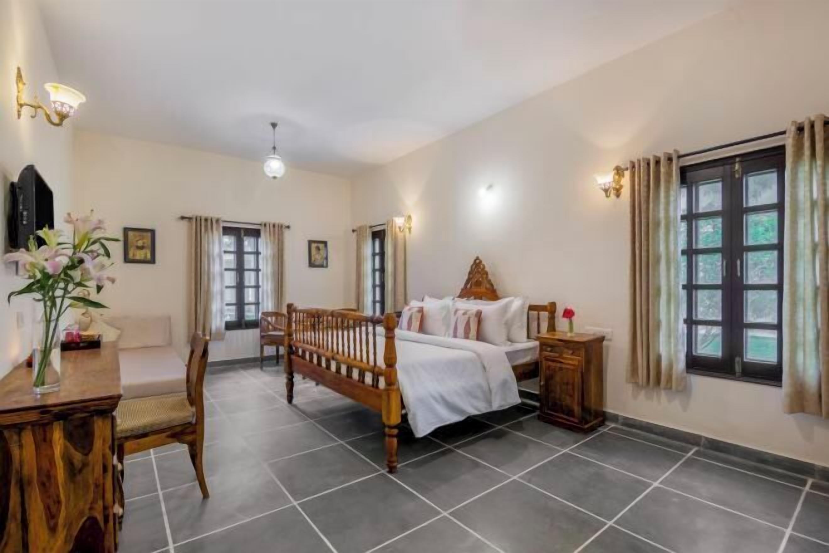 Premium bedding, in-room safe, desk, laptop workspace