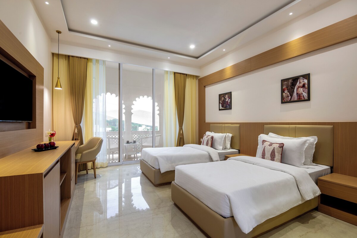 Classic Twin Room | Premium bedding, in-room safe, iron/ironing board, WiFi (free)