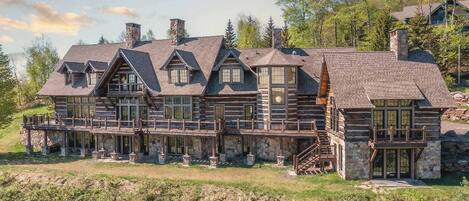 المنشأة من الخارج