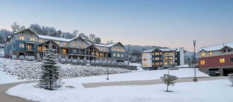Mountainside 1-BR Ski-In/Out Okemo Retreat