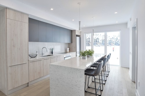 Modern Luxury Resort Villa on Muskoka Bay Golf Course - 5 min from Lake Muskoka!