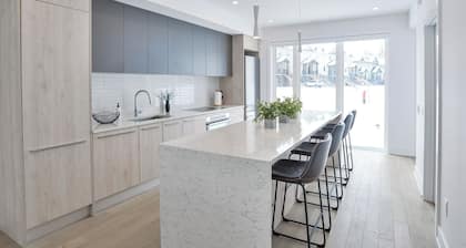 Modern Luxury Resort Villa on Muskoka Bay Golf Course - 5 min from Lake Muskoka!