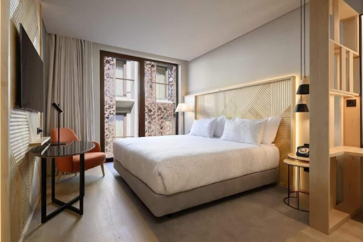 1 chambre, minibar, bureau, fer et planche Ă repasser