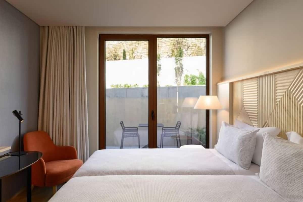 1 chambre, minibar, bureau, fer et planche Ă repasser