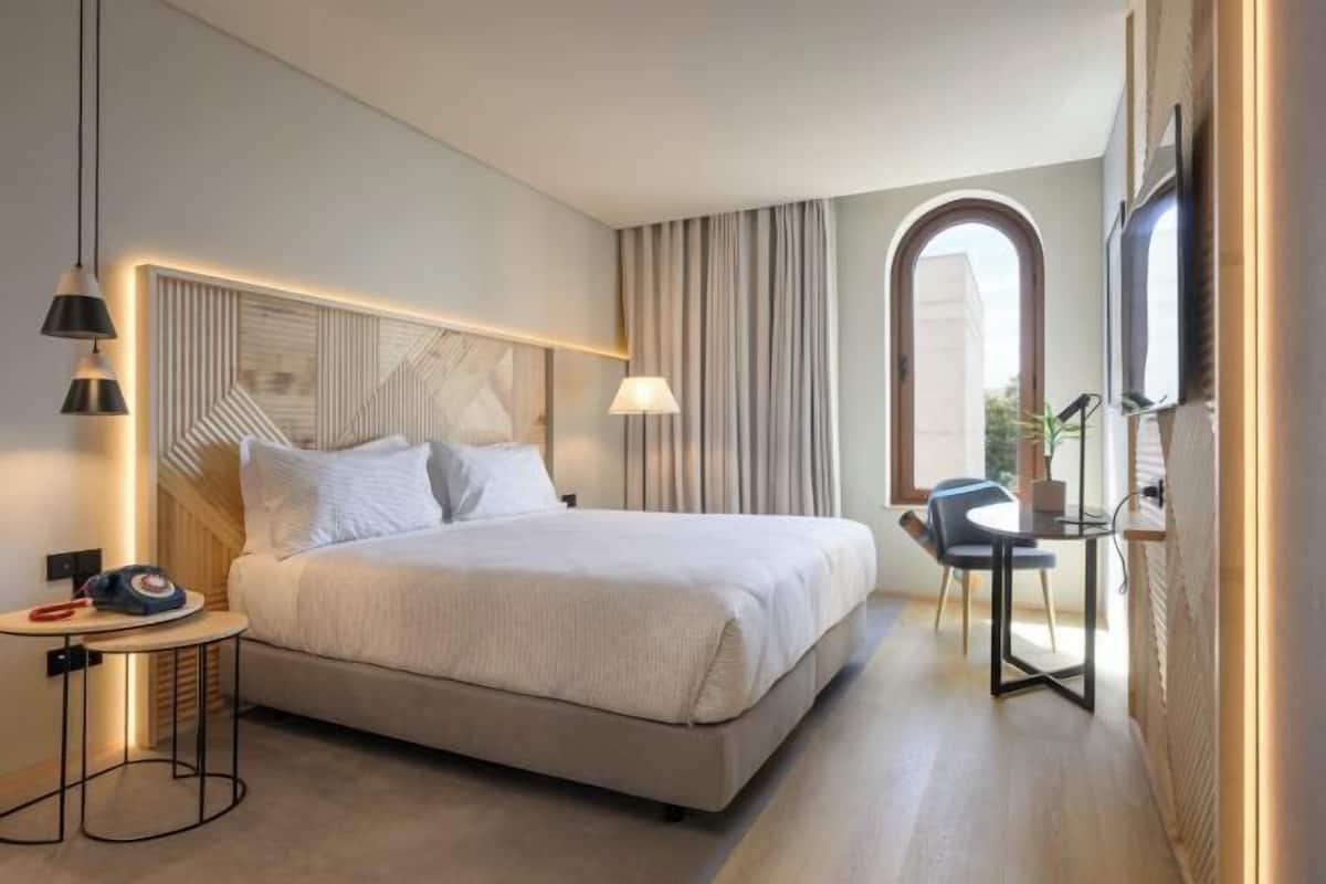 1 chambre, minibar, bureau, fer et planche Ă repasser