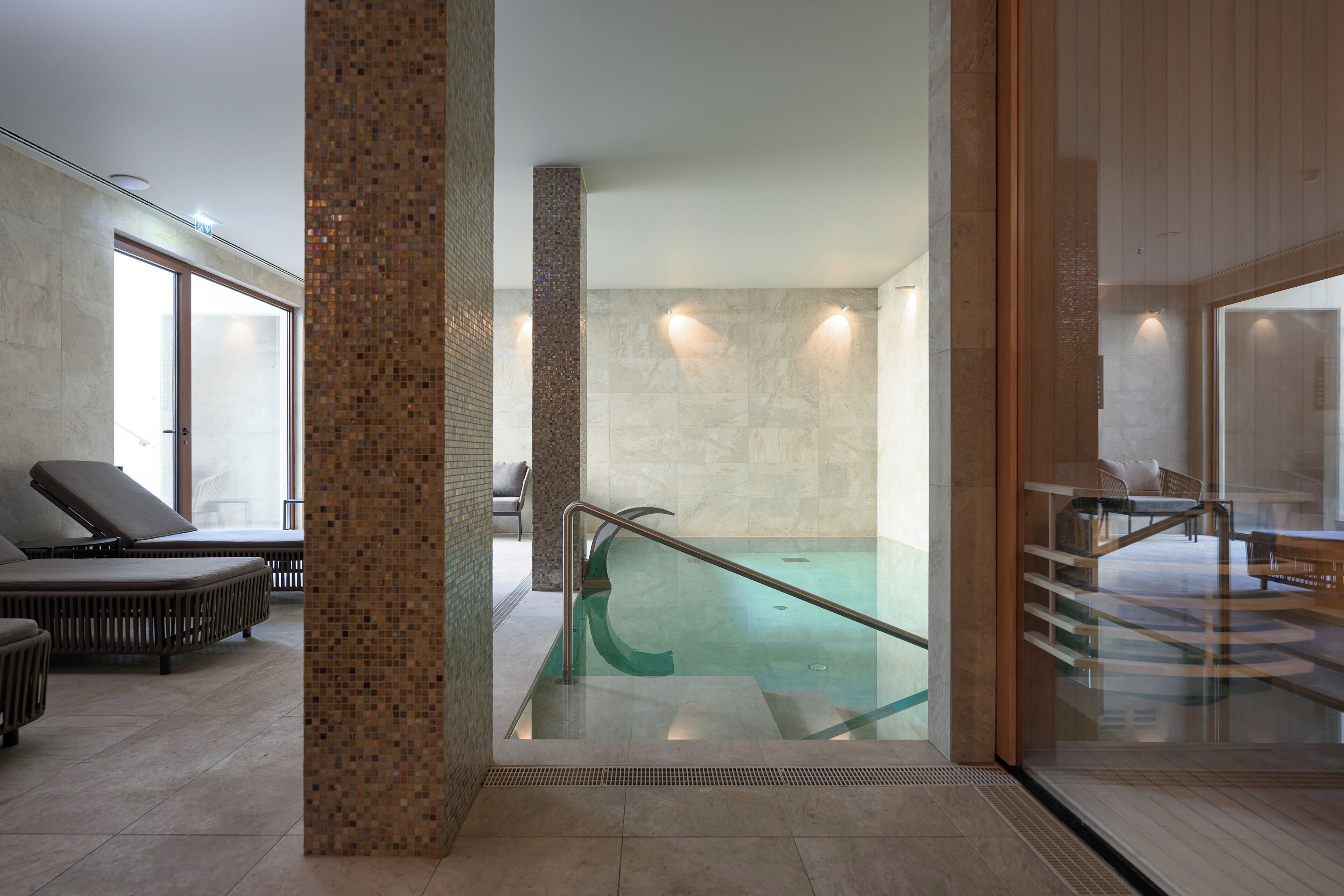 Sauna, tina de hidromasaje, baño de vapor y baño turco o hammam 