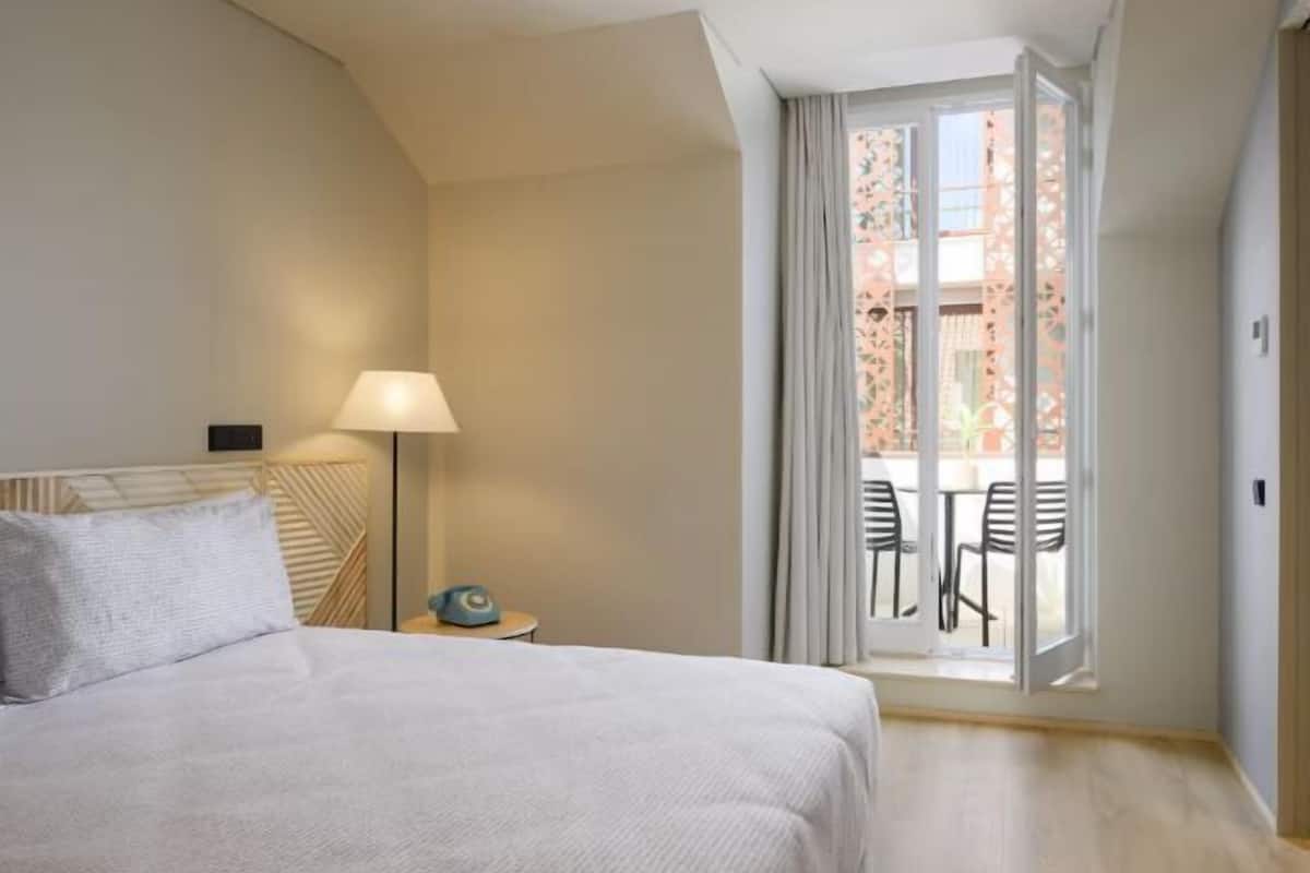 1 chambre, minibar, bureau, fer et planche Ă repasser