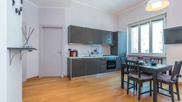Apartment | Private kitchen | Full-sized fridge, microwave, oven, stovetop