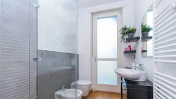 Apartment | Badezimmer | Dusche, Haartrockner, Bidet, Handtücher