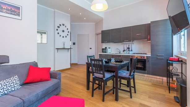 A modern apartment with a dining area, kitchen, and living room. - Casa Boccaccio by Wonderful Italy (Turin)