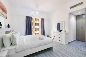 Desk, iron/ironing board, WiFi, bed sheets