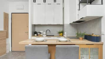 Fridge, oven, stovetop, dishwasher