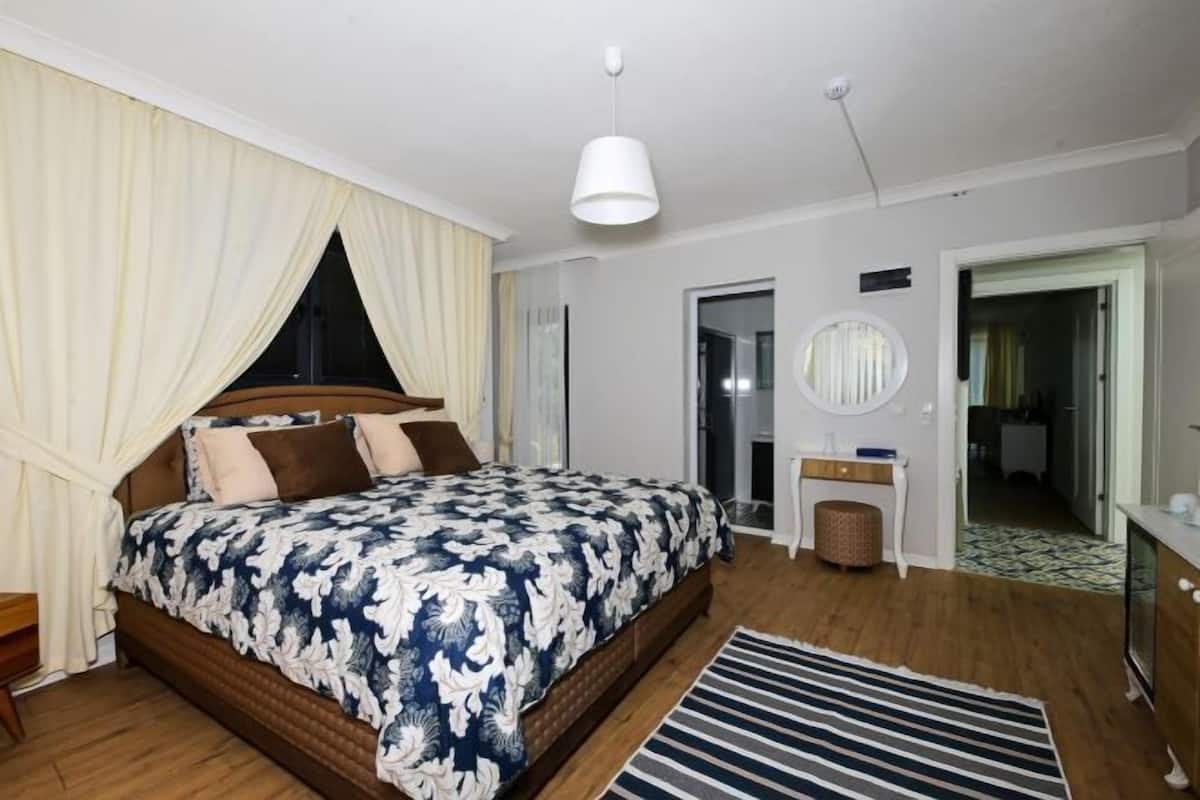 1 bedroom, minibar, in-room safe, desk