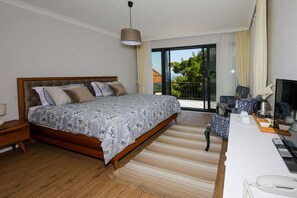 Deluxe Room, Sea View | Minibar, in-room safe, desk, blackout drapes - Dusler Vadisi Kazdaglari (Edremit)