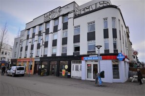 Front of property - Day Dream Townhall Square Apartments (Akureyri)