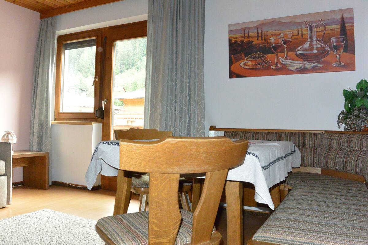 Deluxe Condo | In-room dining