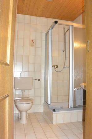 Shower kamar mandi