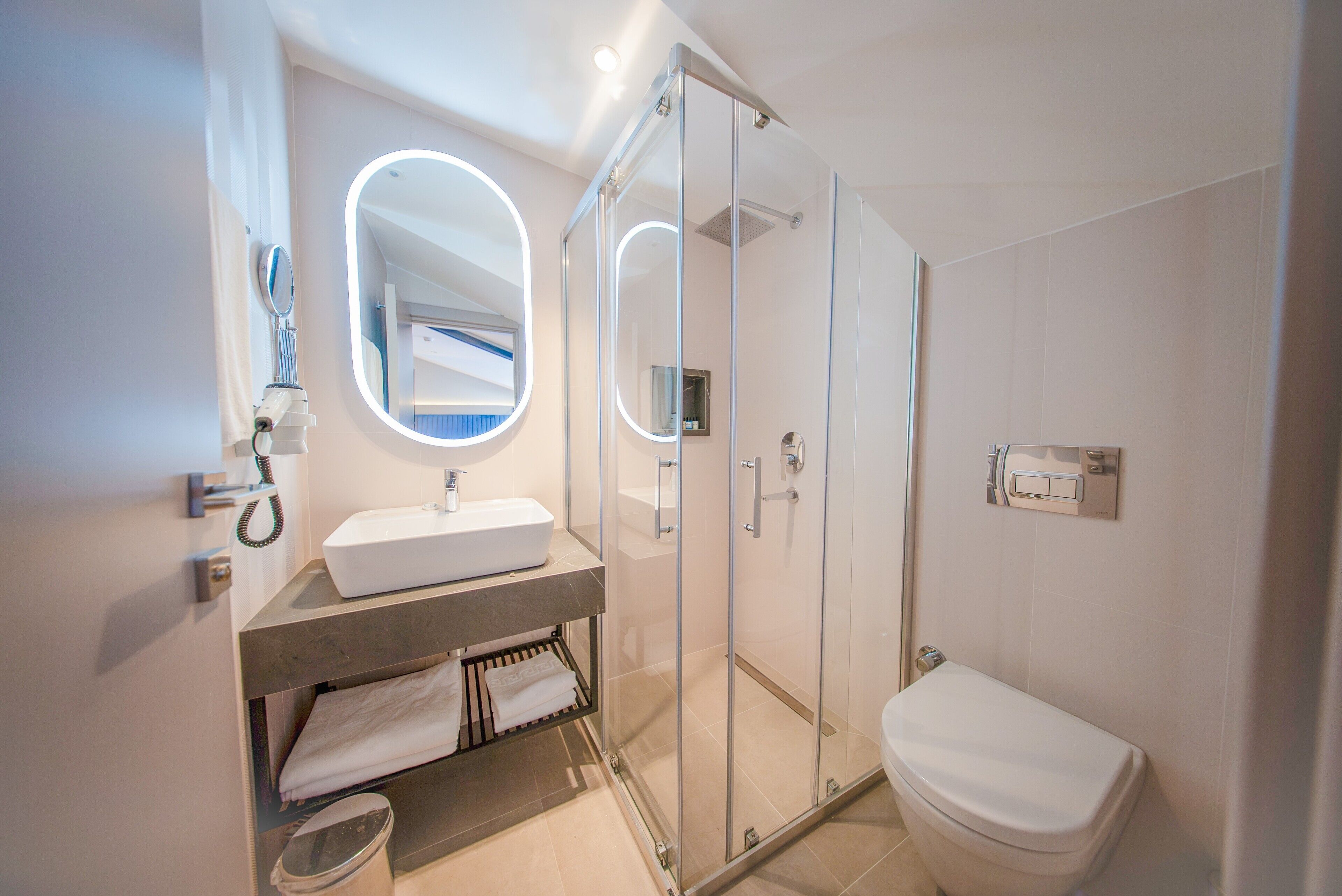 Exclusive Room, 1 Queen Bed, Balcony, Sea View | Bathroom | Shower, designer toiletries, hair dryer, slippers