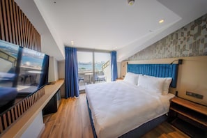 Exclusive Room, 1 Queen Bed, Balcony, Sea View | Premium bedding, minibar, in-room safe, laptop workspace - The Palm Bosphorus Hotel (Istanbul)