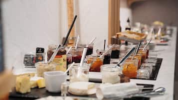 Petit déjeuner buffet servi tous les jours en supplément