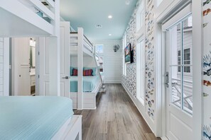 5 habitaciones, tabla de planchar con plancha, cuna de viaje y wifi