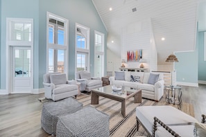 TV connectée, lecteur de DVD, livres, vidéothèque