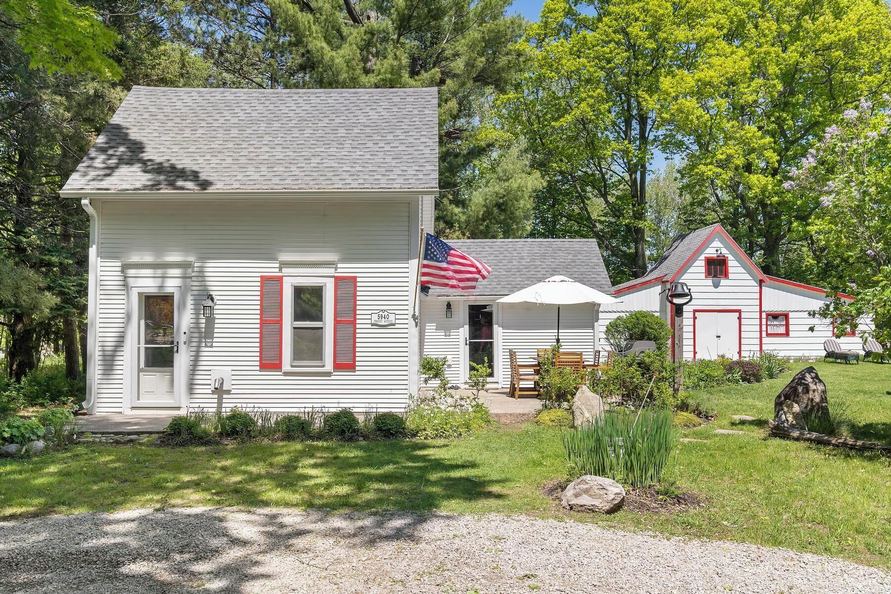 Exterior of Little Pine Cabin
