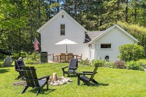 Outdoor dining - Private Acre Cabin Near Beach - Cross Village  (Harbor Springs)