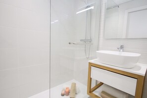 淋浴设施、毛巾