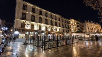 Vista frontal de la propiedad