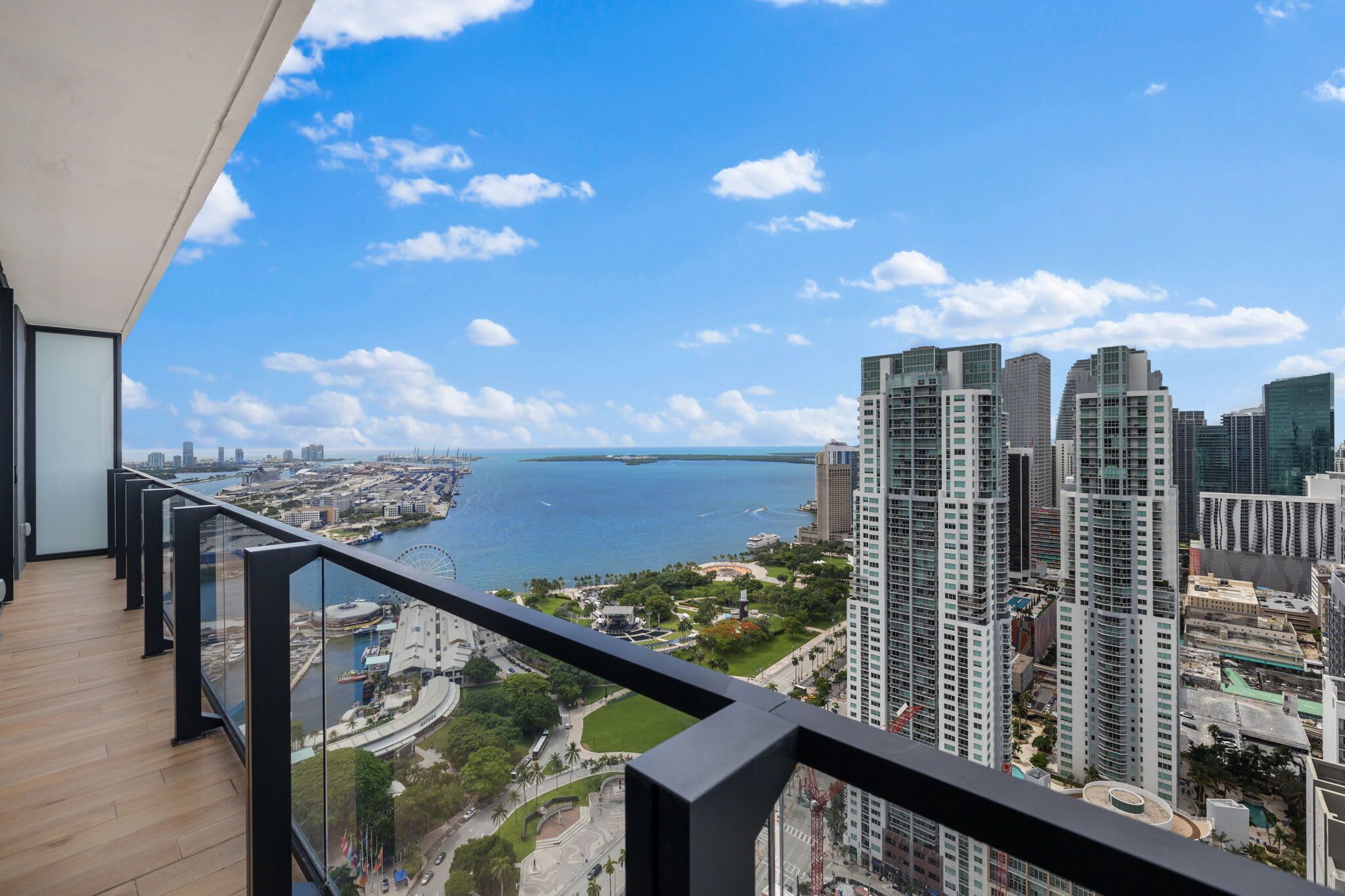 Luxury 2BR Condo Bay Views at Downtown Miami